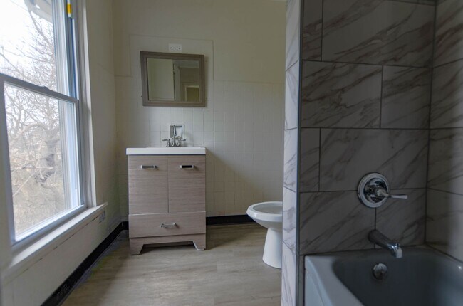Foto del edificio - 6bd 2ba house | PLEX Neighborhood | Off st...