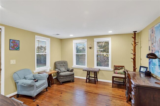 Foto del edificio - 3671 Bishop Dr