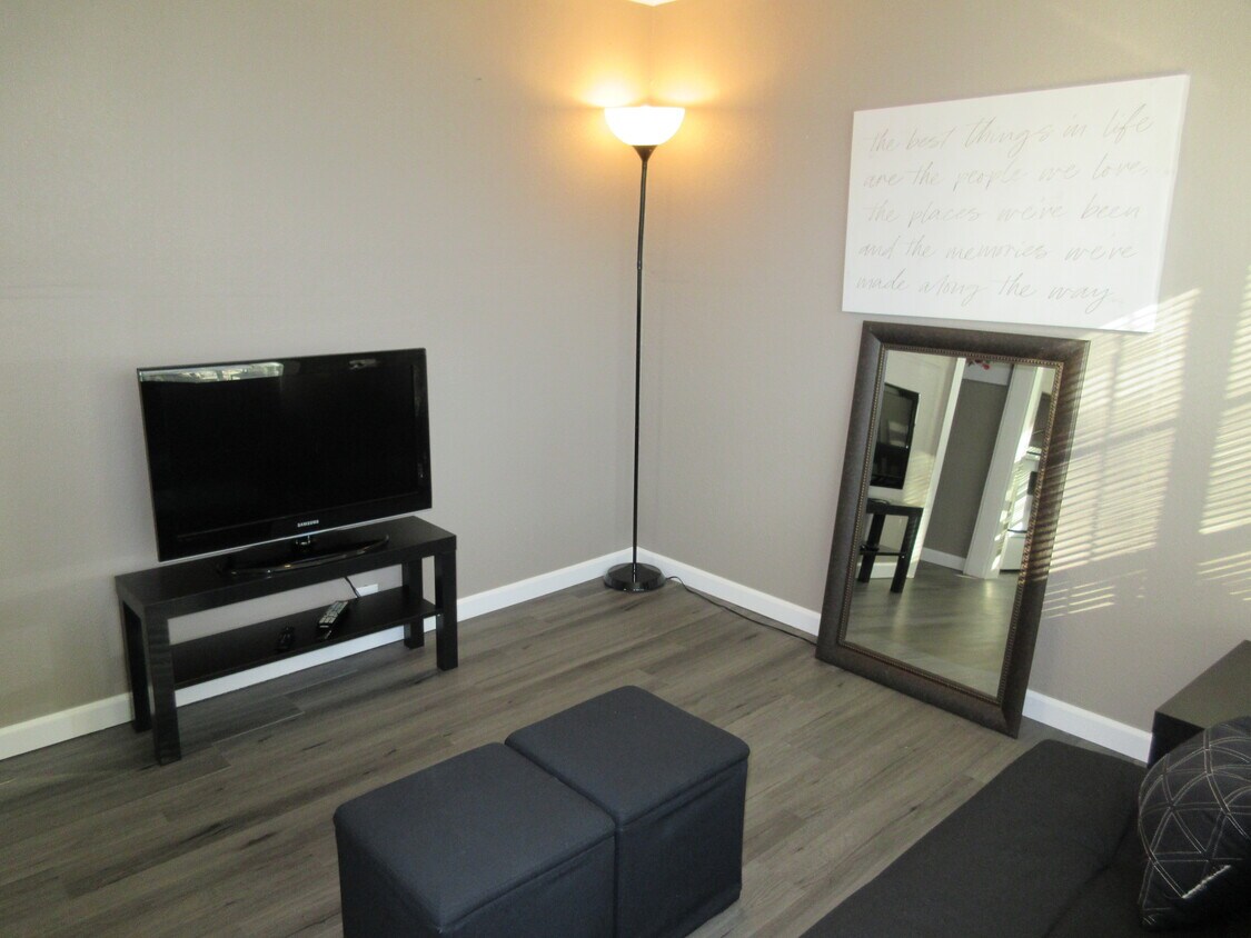 Foto principal - 611 Burwood Ln