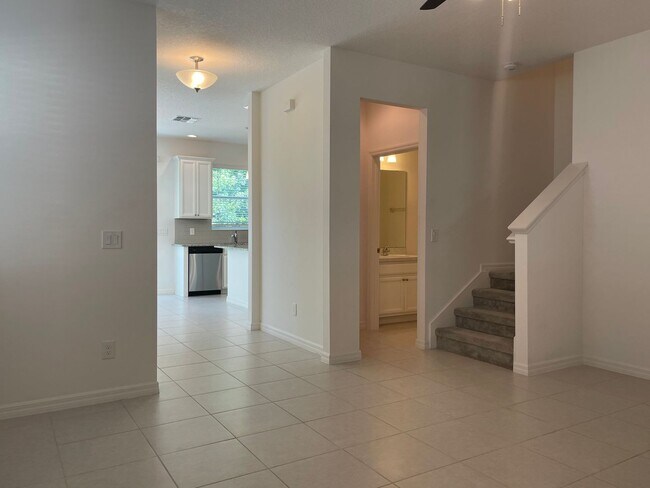 Foto del edificio - Beautiful 3/2.5 Townhome in the Goldenrod ...