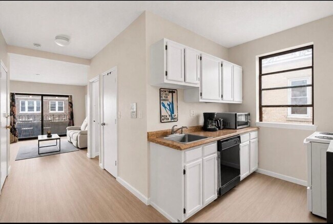 Building Photo - Desirable apartment in Brighton