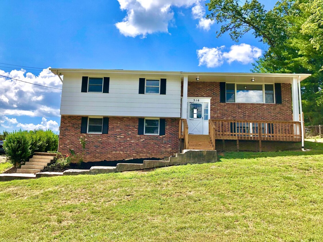 4 Bdrm/2 Bath Home ? Kingsport TN - 4 Bdrm/2 Bath Home   ?   Kingsport TN