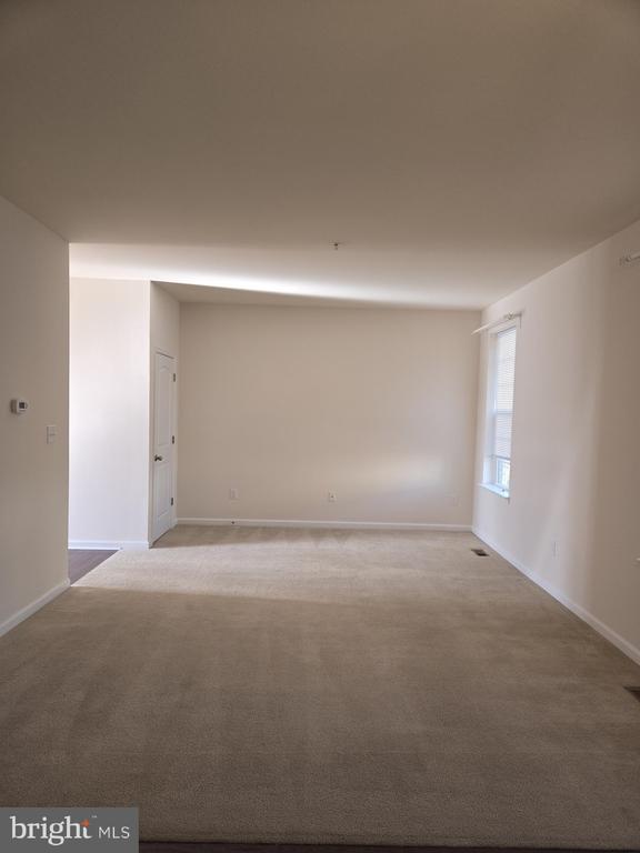 Building Photo - 303 Ellis Ct