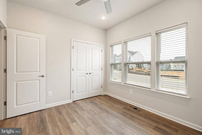 Foto del edificio - 148 Huntwell W Ave