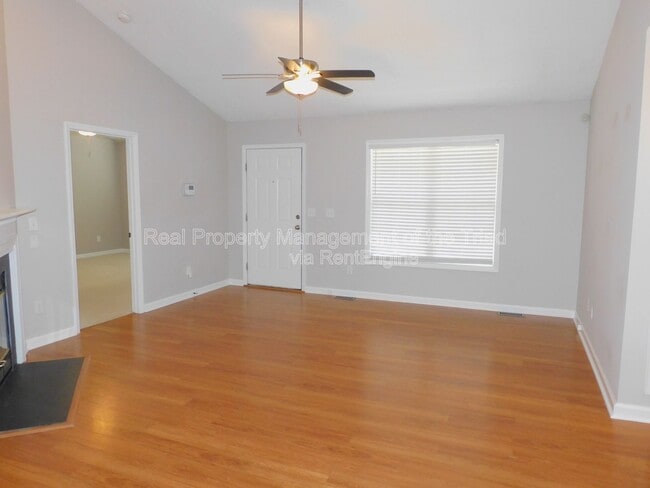 Building Photo - 2988 Butterwood Dr