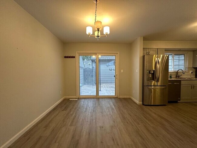 Foto del edificio - 7105 E Briarwood Dr