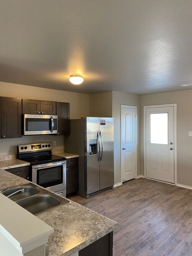 Building Photo - *Pre-leasing* Four Bedroom | Two Bathroom ...
