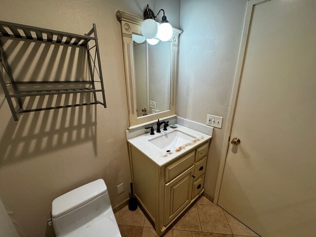 Foto del edificio - 71 Willow Tree Ln
