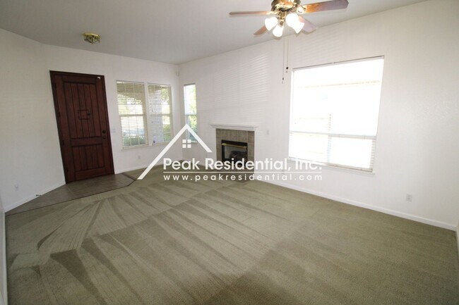 Foto del edificio - Spacious Lincoln 3bd/2ba Home with 3 Car G...