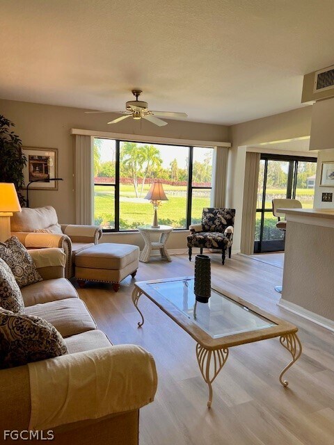 Foto del edificio - 5905 Trailwinds Dr