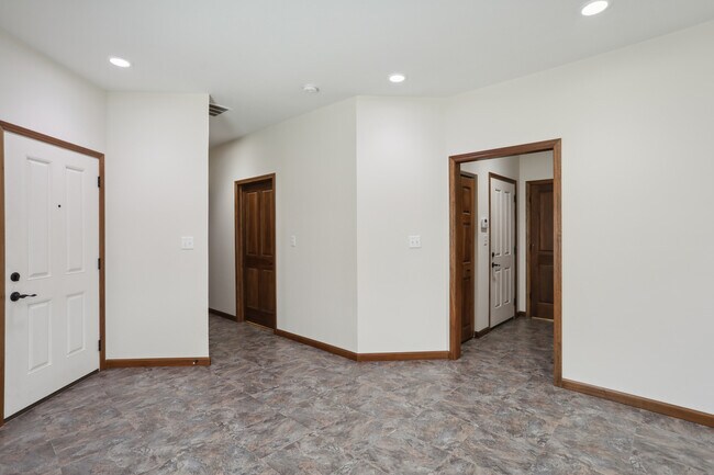 Foto del edificio - 273 Raymond Ave