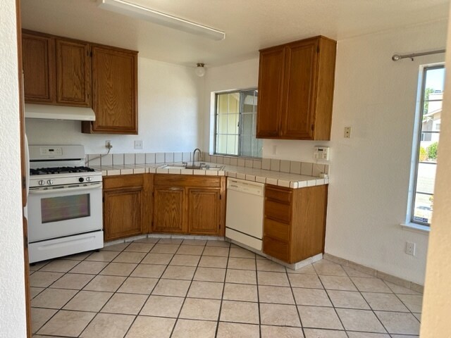 Kitchen - 5001 Lakeview Cir