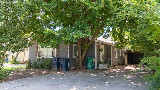 Building Photo - 2-Bed Furnished or Unfurnished The Choice ...