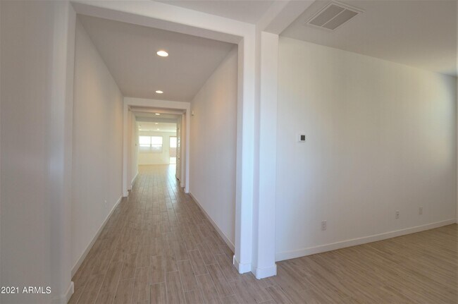 Building Photo - 471 E Emerald Dr