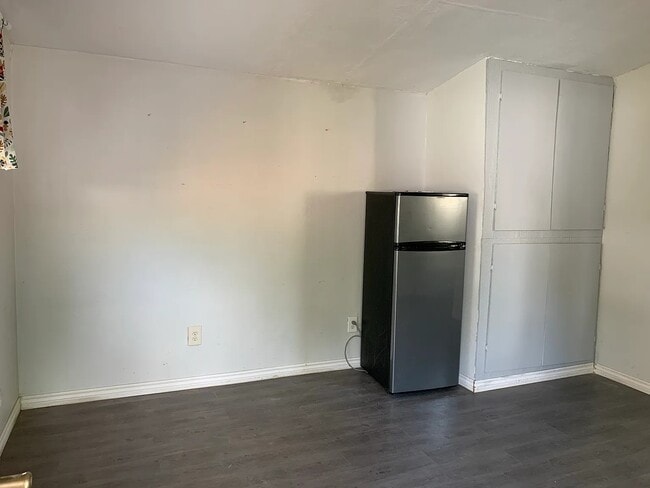 Foto del edificio - 3502 Ivandell Ave