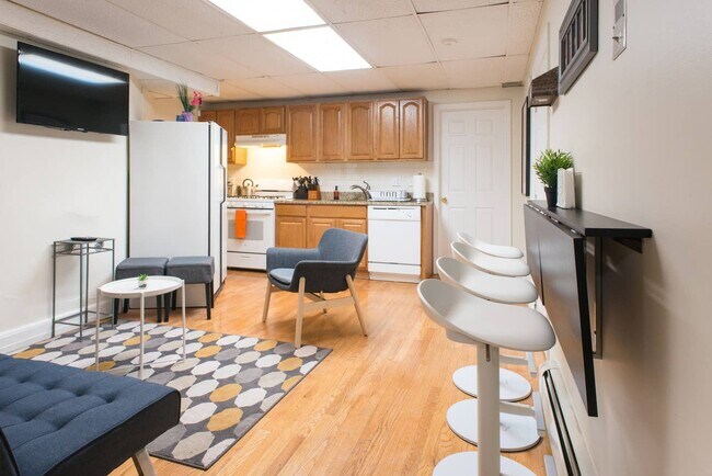 Foto del edificio - 43 Bay State Rd