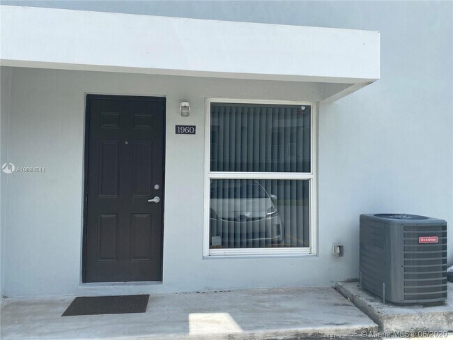 Foto del edificio - 1960 NW 4th Ct