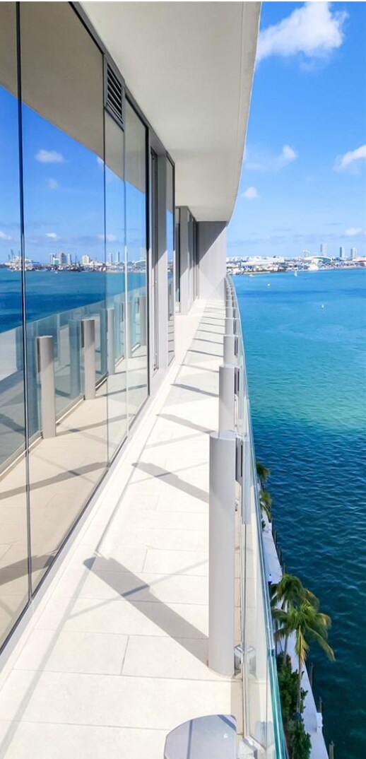 Building Photo - 300 Biscayne Boulevard Way