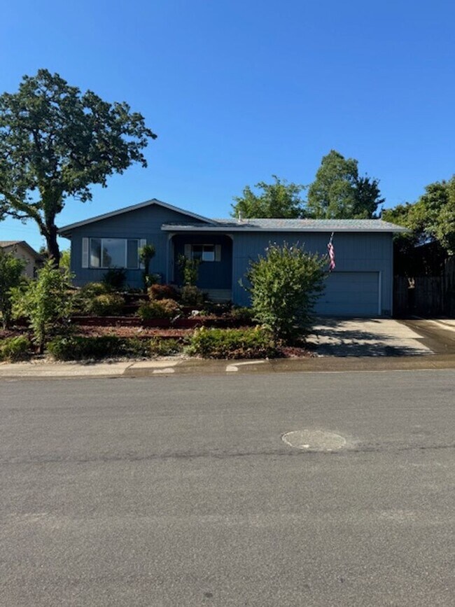 Building Photo - Lake Forest Estates- 3 Bedroom with Mounta...