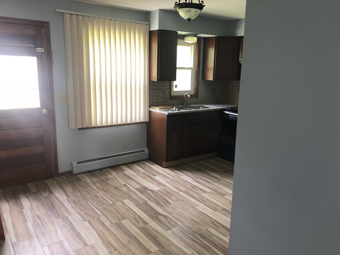 Foyer - 51623 Mound Rd