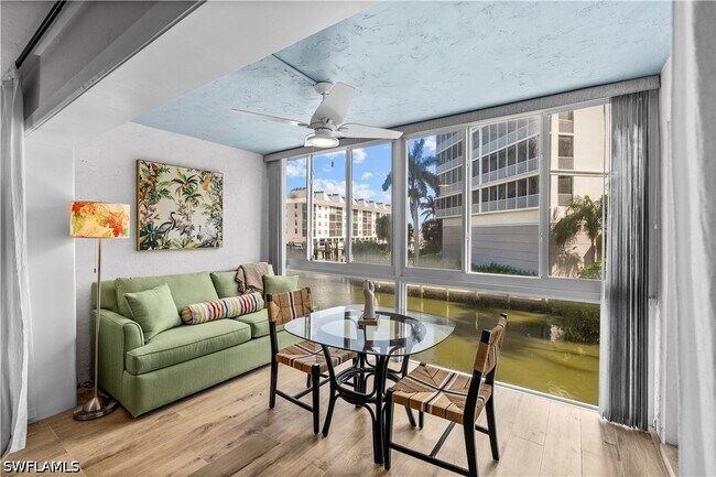 Foto del edificio - 377 Vanderbilt Beach Rd