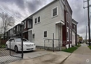 Building Photo - 97 Disbrow St
