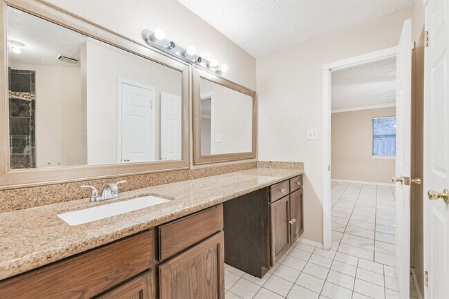 Building Photo - 19302 Cypress Bay Dr