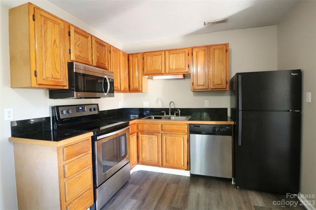 Foto del edificio - 1419 Riverwood Ct