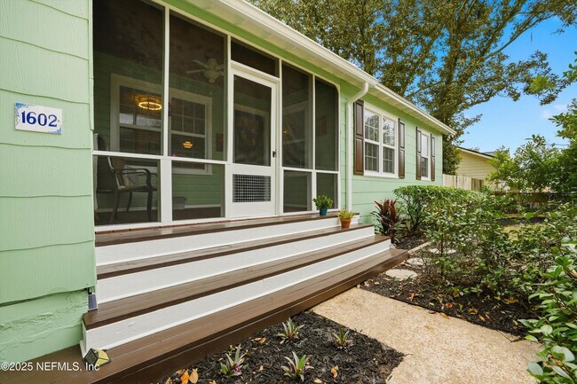 Foto del edificio - 1602 Felch Ave