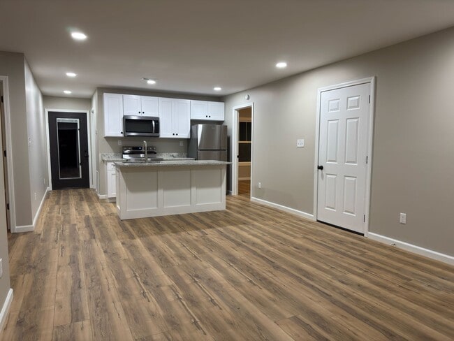 Building Photo - Cedar Circle Duplexes