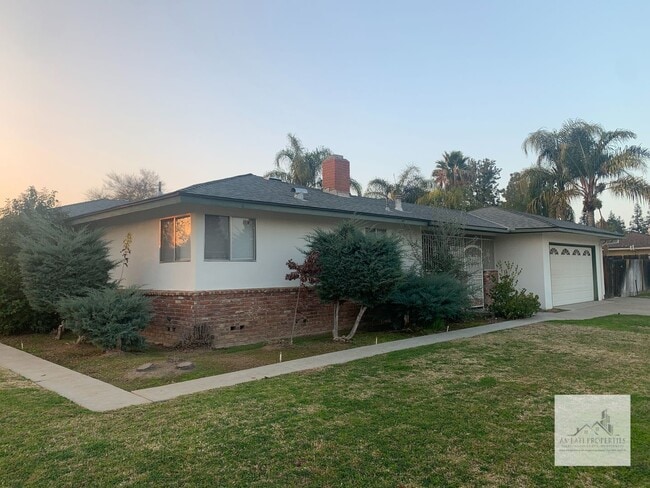 Foto del edificio - Must See! Lovely 3 Bedroom 2 Bath Home with Pool