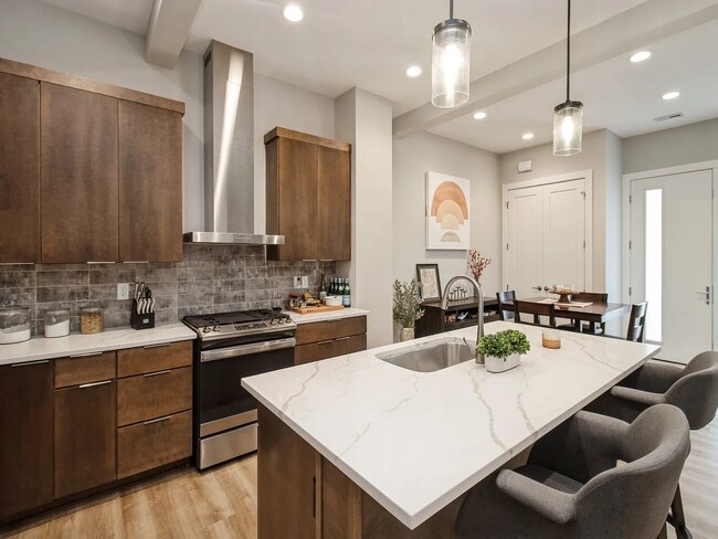 Building Photo - Luxurious 3-Bedroom, 2-Bathroom Townhouse ...