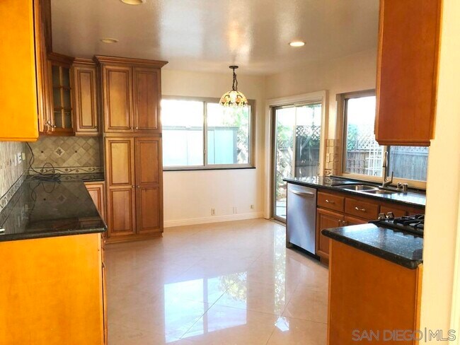 Building Photo - 10969 Clairemont Mesa Blvd
