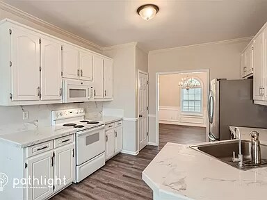 Building Photo - 326 Henderson Lake Dr SW