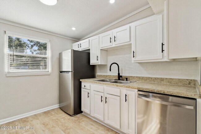 Building Photo - 10341 Agave Rd