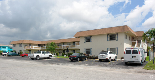 Front View - Oakwood Apartments