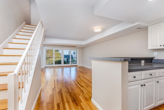 Foto del edificio - 53 Brackett Pl