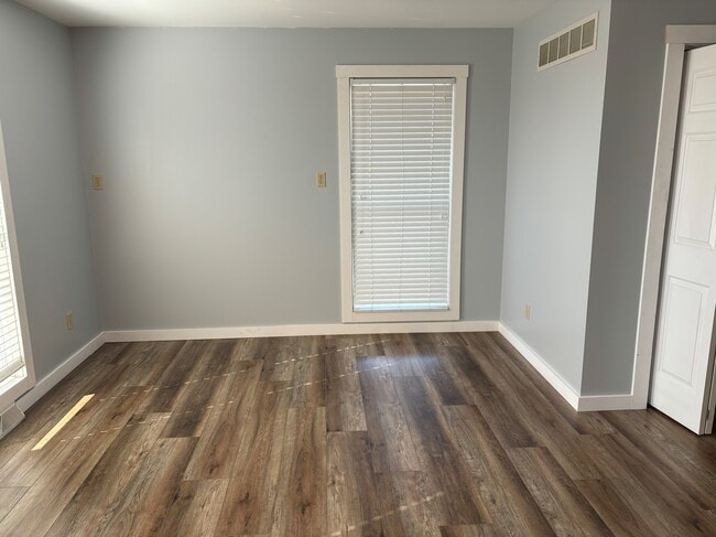 Building Photo - 1800 Pinnacle Point