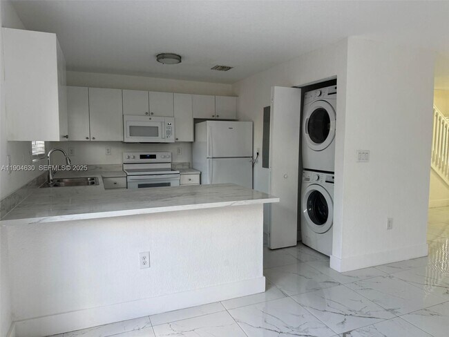 Foto del edificio - 618 SW 2nd Pl