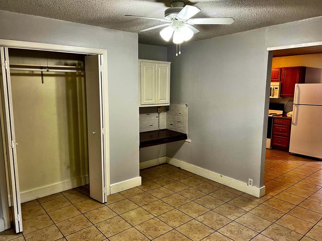 Building Photo - 1900 Alguno Rd