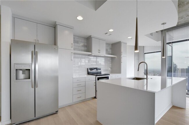 Building Photo - 360 Nueces St