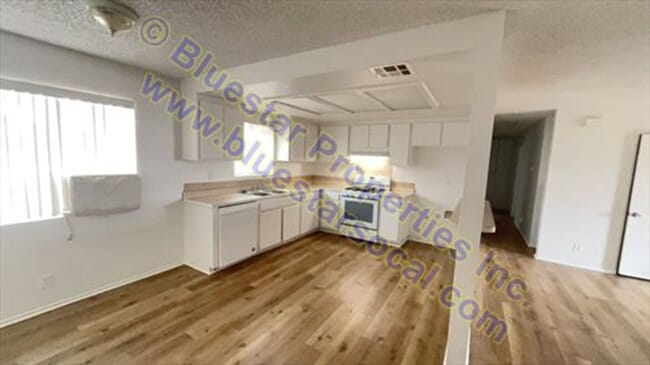 Building Photo - 12982N
