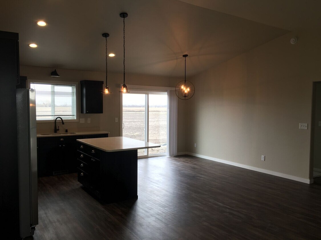 Foto del edificio - 4 Bed 3 Bath Single Family Home
