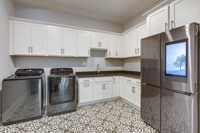 Building Photo - 5509 Duquette Dr