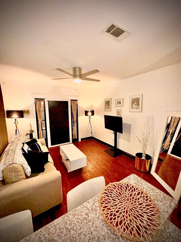 Living room - 3333 Delachaise St