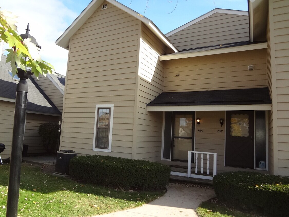 Primary Photo - 755 Chandler Rd