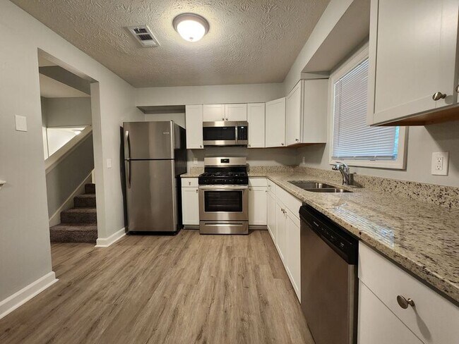 Foto del edificio - 2431 Corner Shoals Dr