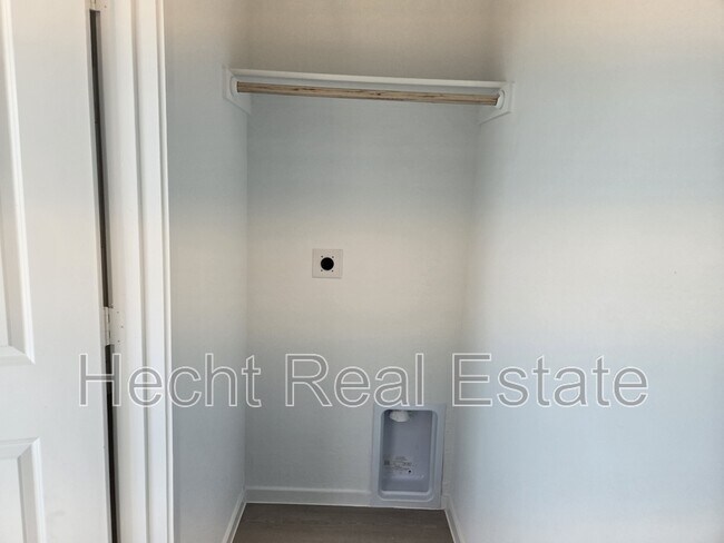 Building Photo - 1518 Tiptop Mdw