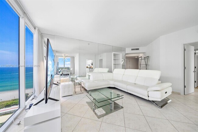 Foto del edificio - 4779 Collins Ave