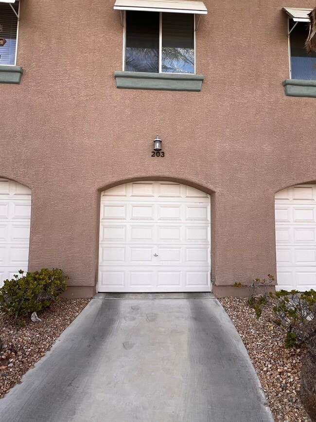 Building Photo - Summerlin Condo - Gated - Community Pool 1 Car Garage - 500 Off First Months Rent